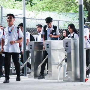 ứng dụng cổng xoay 3 càng tại trường học