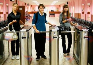 hệ thống kiểm soát ra vào có sử dụng cổng xoay 3 càng