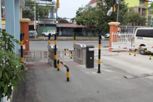 máy giữ xe bằng thẻ từ 4 làn xe