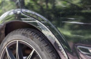 xe bị trầy xước có sơn lại được không