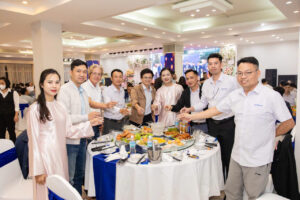 TTZ tham dự tiệc tối cùng các đối tác