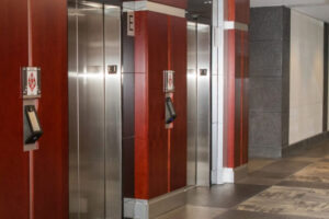 hệ thống kiểm soát ra vào thang máy